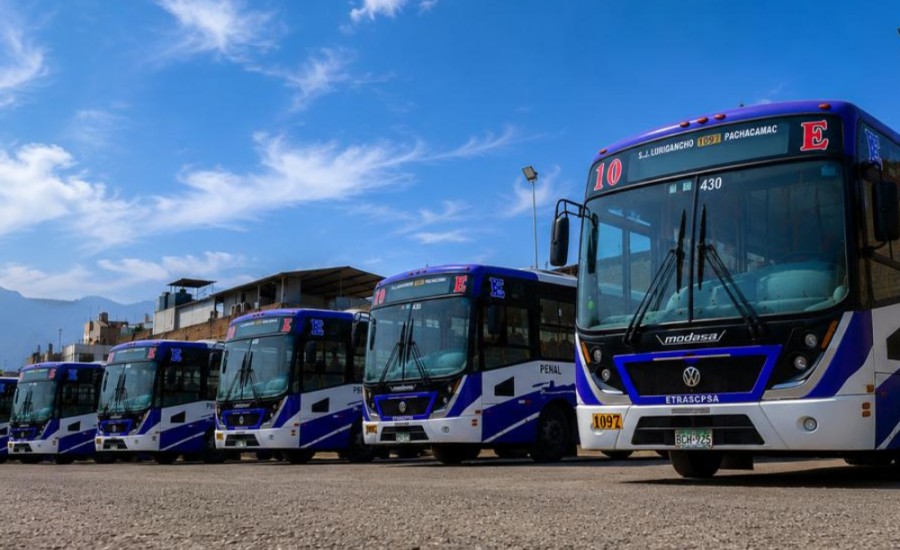 Nuestra flota, nuestro compromiso con un transporte moderno.